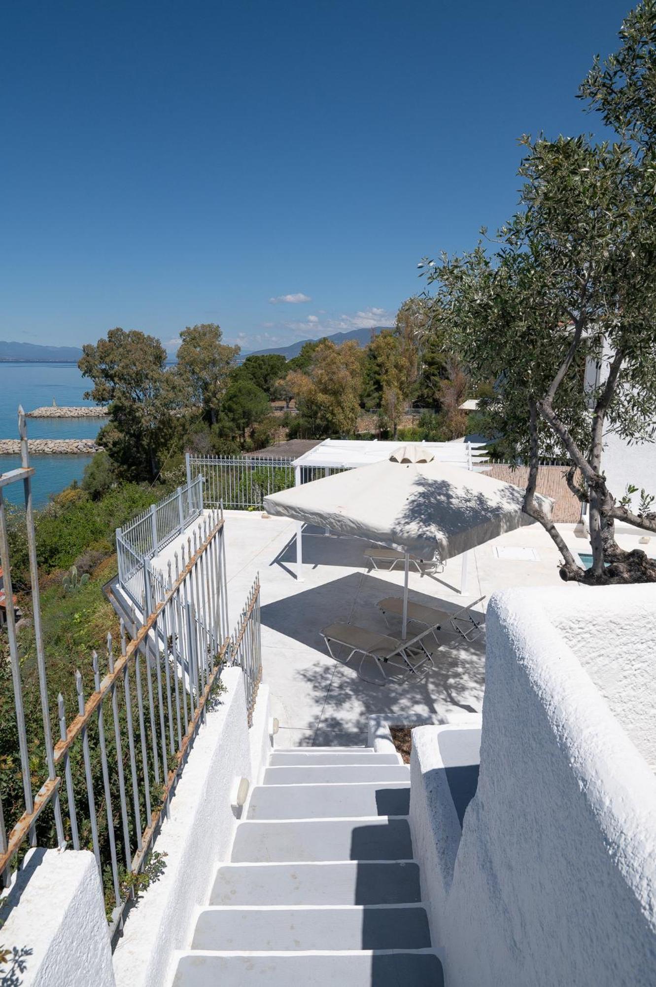 Pouletis Family Apartments - Akroyali Seaview Getaways Kalamáta Eksteriør bilde