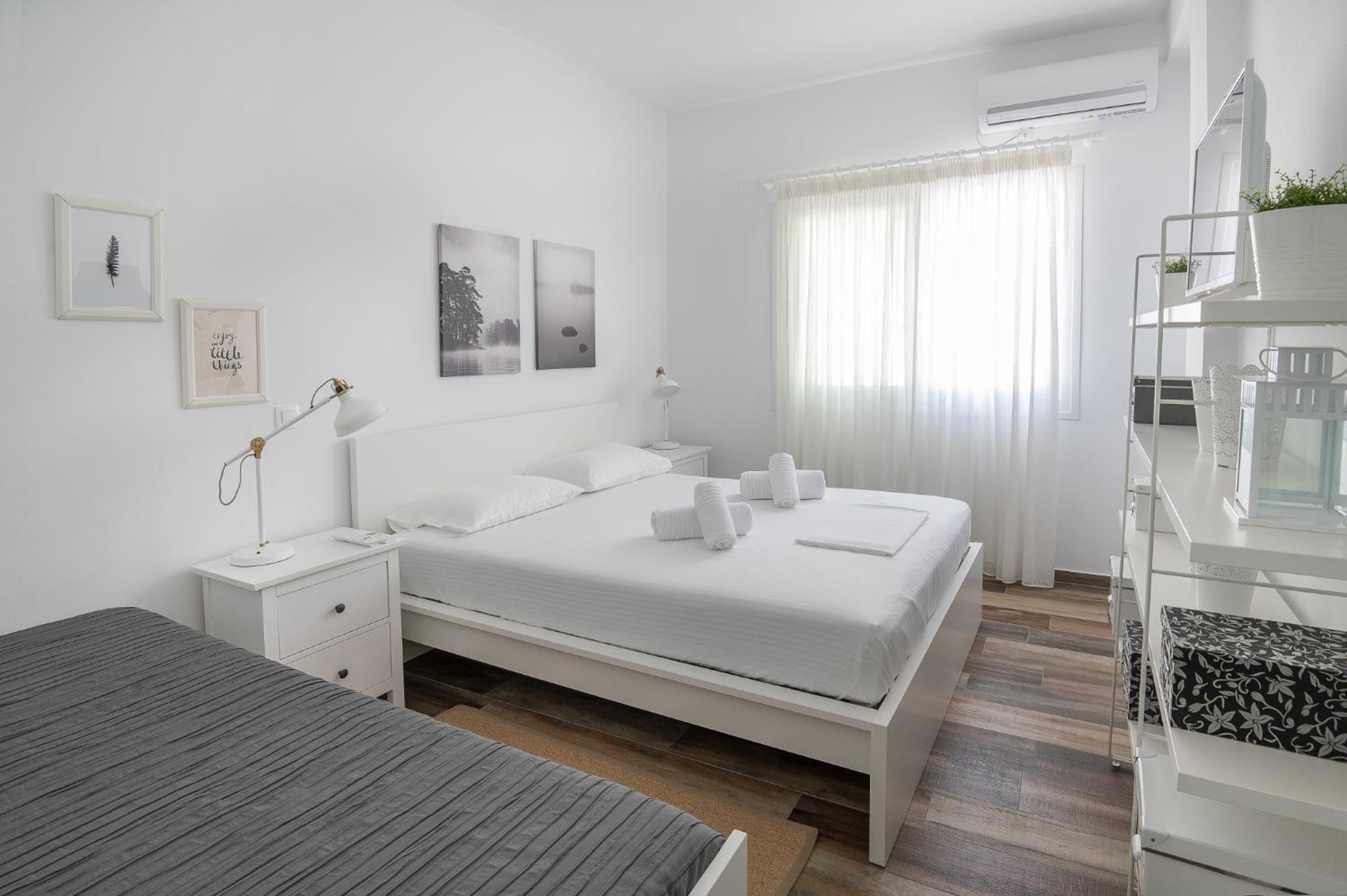 Pouletis Family Apartments - Akroyali Seaview Getaways Kalamáta Eksteriør bilde