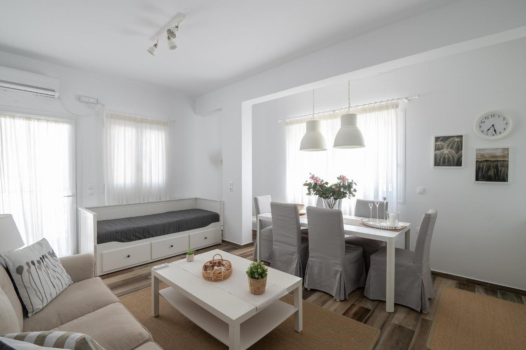 Pouletis Family Apartments - Akroyali Seaview Getaways Kalamáta Eksteriør bilde