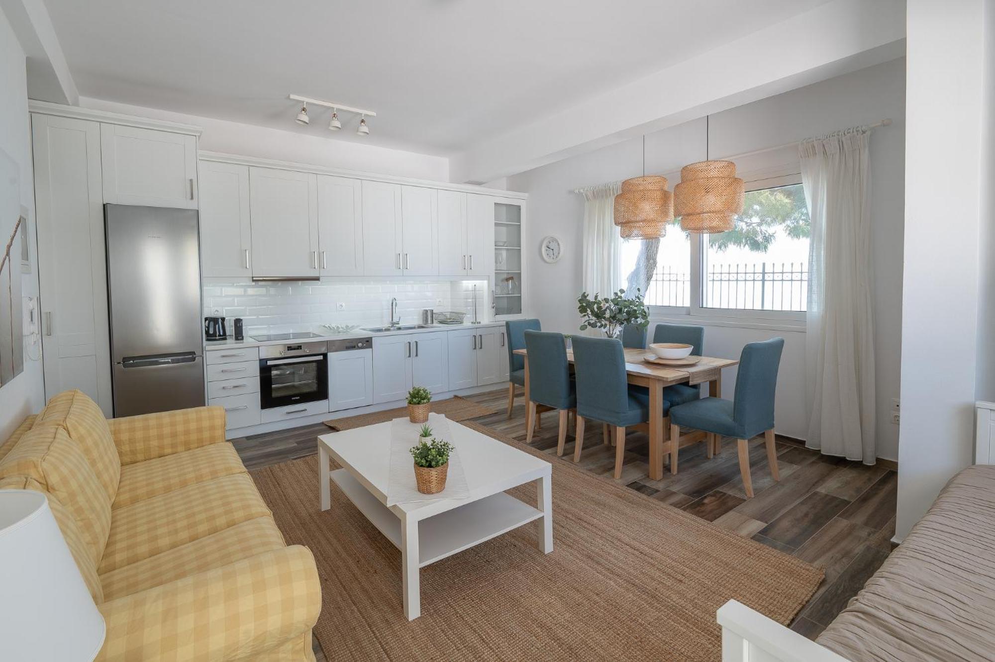 Pouletis Family Apartments - Akroyali Seaview Getaways Kalamáta Eksteriør bilde