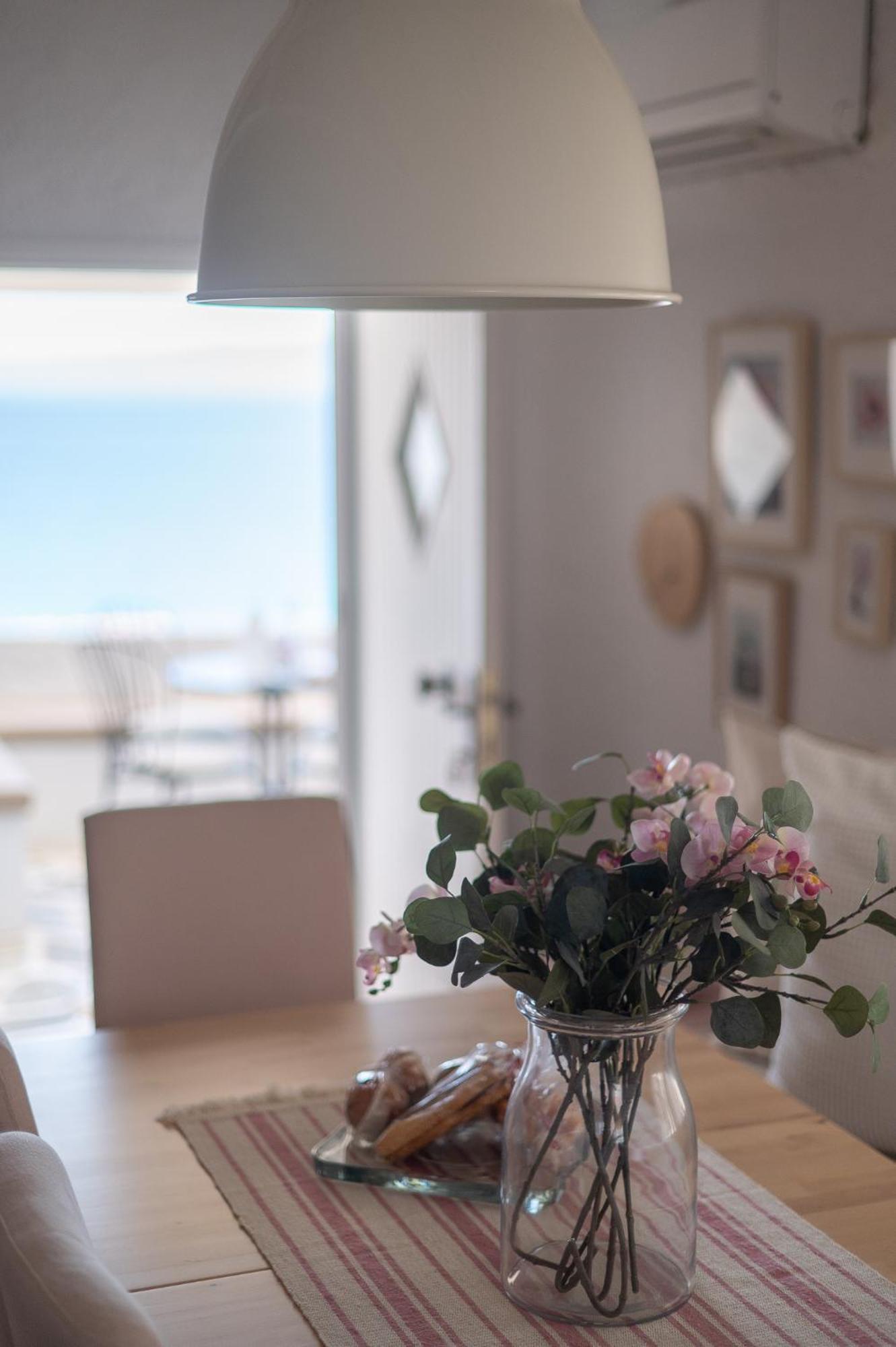 Pouletis Family Apartments - Akroyali Seaview Getaways Kalamáta Eksteriør bilde