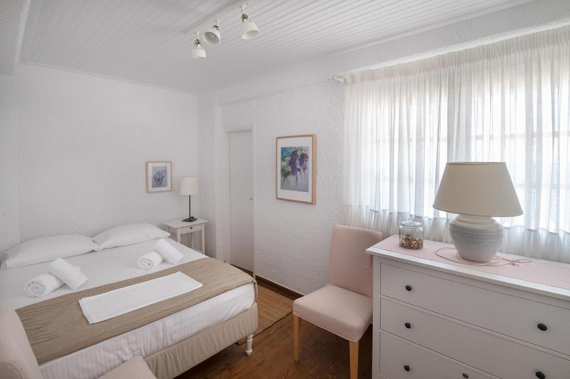 Pouletis Family Apartments - Akroyali Seaview Getaways Kalamáta Eksteriør bilde