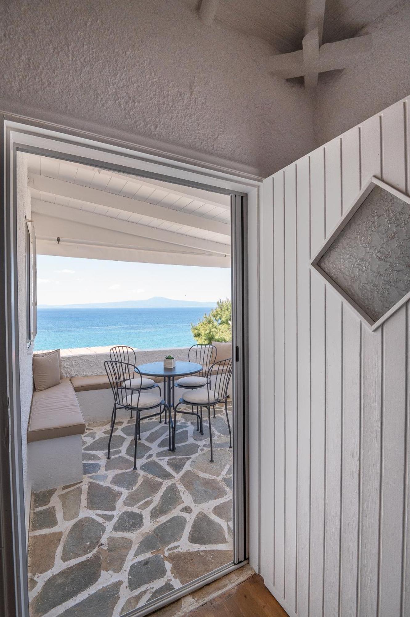 Pouletis Family Apartments - Akroyali Seaview Getaways Kalamáta Eksteriør bilde