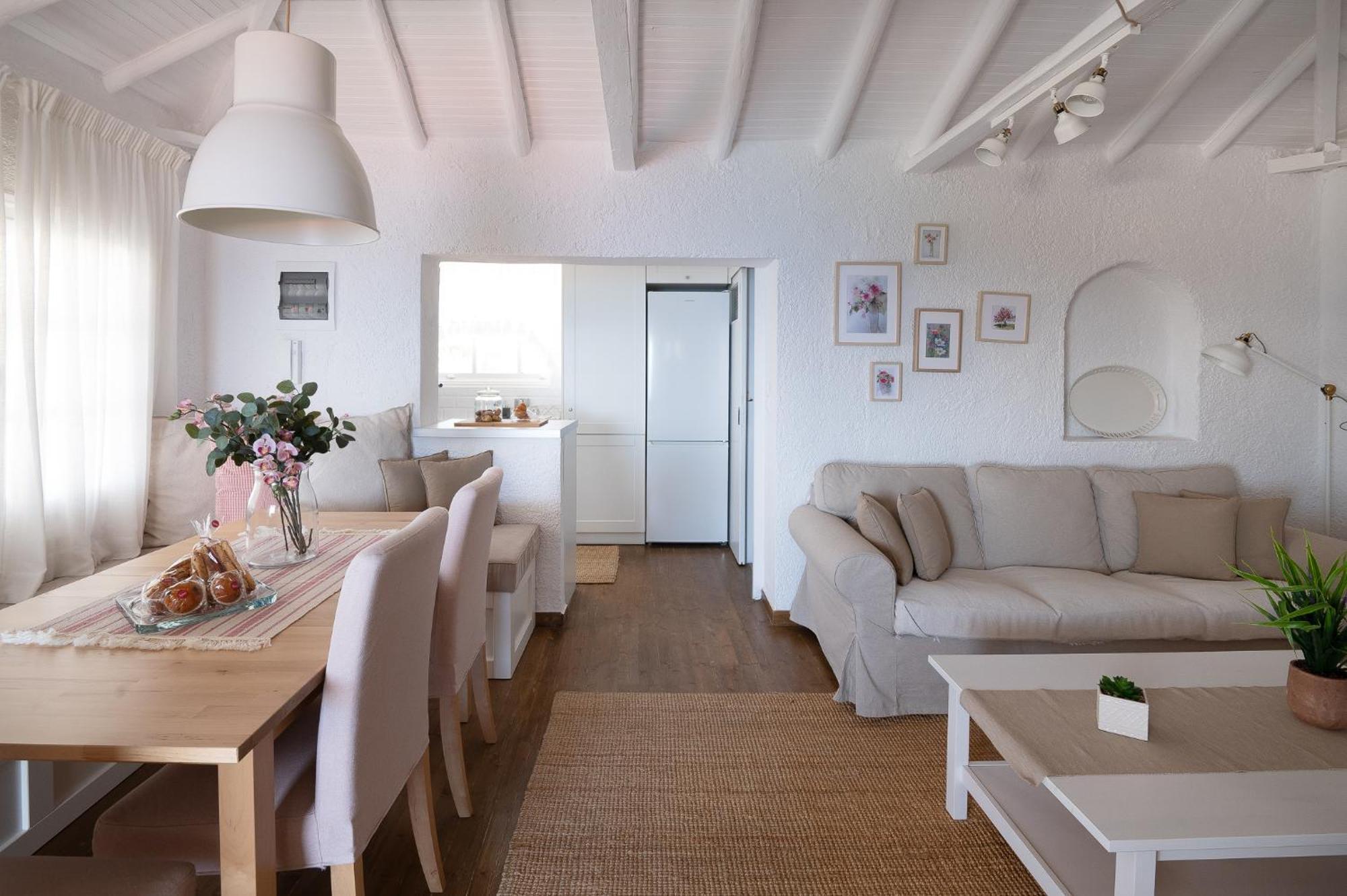 Pouletis Family Apartments - Akroyali Seaview Getaways Kalamáta Eksteriør bilde
