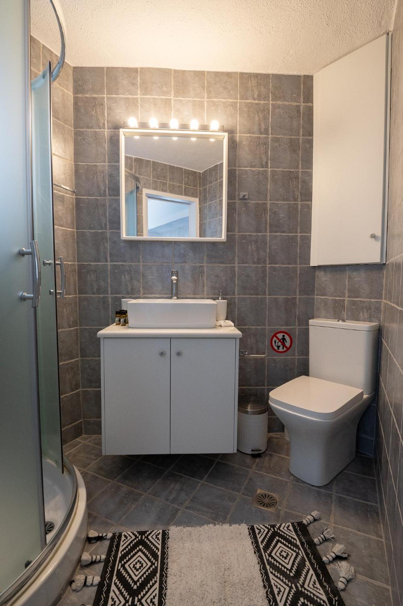 Pouletis Family Apartments - Akroyali Seaview Getaways Kalamáta Eksteriør bilde