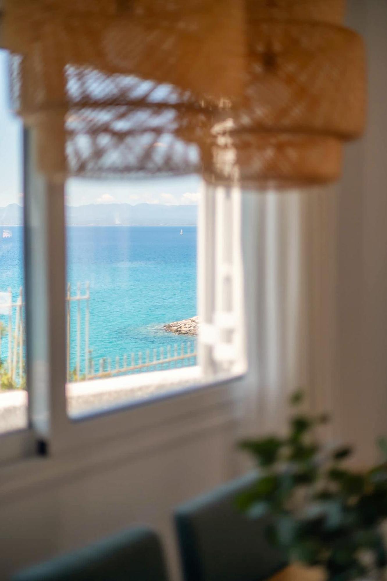 Pouletis Family Apartments - Akroyali Seaview Getaways Kalamáta Eksteriør bilde