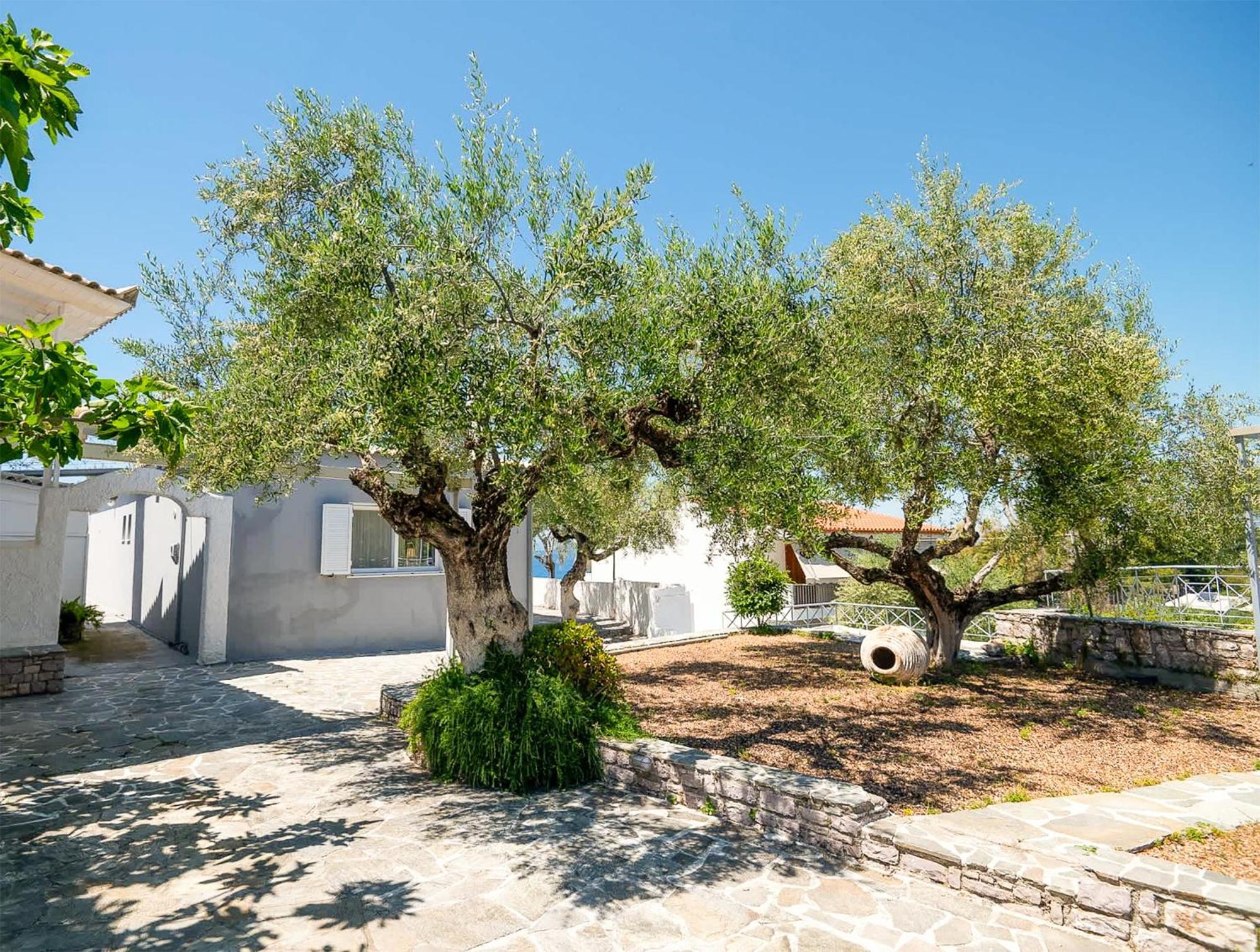Pouletis Family Apartments - Akroyali Seaview Getaways Kalamáta Eksteriør bilde